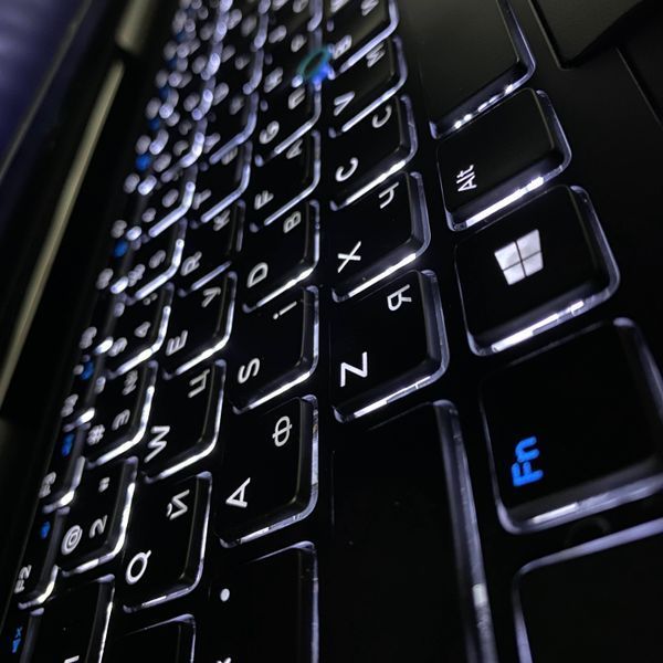 Ноутбук Dell Precision 7720 i7-6820HQ\Nvidia M1200\16GB\128SSD+1TB HDD а-1275 фото