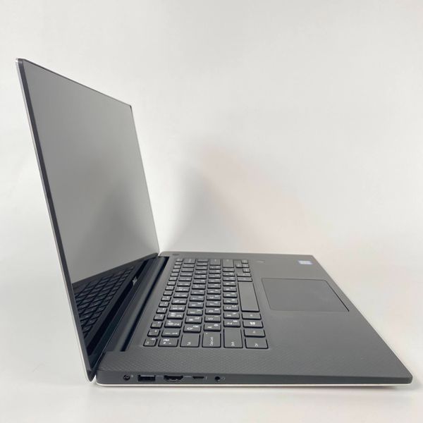 Ноутбук Dell XPS 15 9560 4K i5-7300HQ/Nvidia GTX 1050 4GB/16RAM/512SSD q-81 фото