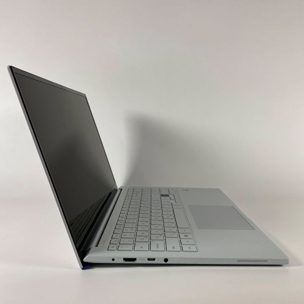 Ноутбук Samsung Galaxy Book ION 15,6" FullHD i7-10510U/16 GB RAM/256 GB SSD а-2028 фото