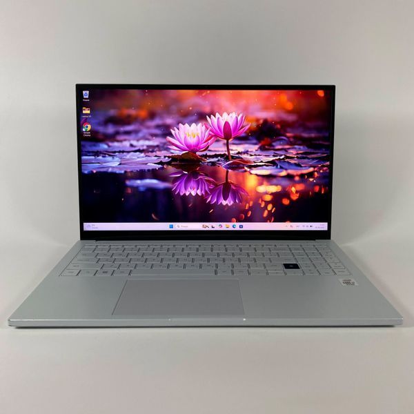 Ноутбук Samsung Galaxy Book ION 15,6" FullHD i7-10510U/16 GB RAM/256 GB SSD а-2028 фото