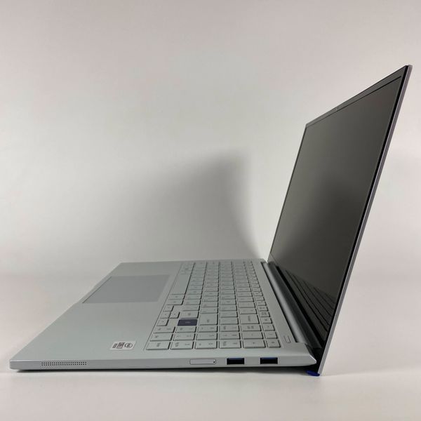 Ноутбук Samsung Galaxy Book ION 15,6" FullHD i7-10510U/16 GB RAM/256 GB SSD а-2028 фото