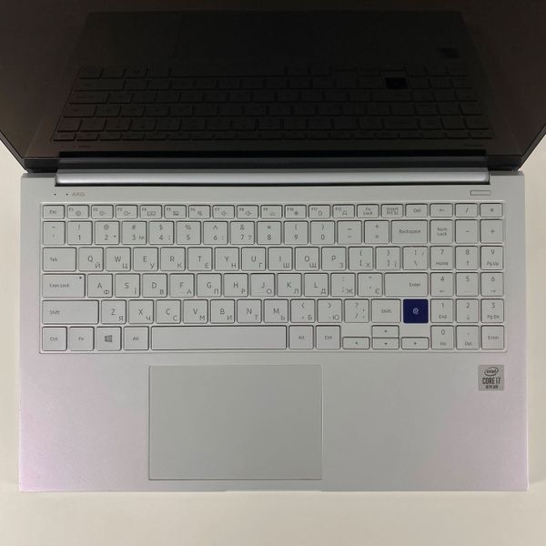 Ноутбук Samsung Galaxy Book ION 15,6" FullHD i7-10510U/16 GB RAM/256 GB SSD а-2028 фото