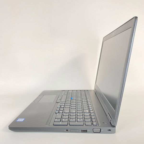 Ноутбук Dell Latitude 5590 15,6" HD i5-7300U\16 GB RAM\240 GB SSD а-3008 фото
